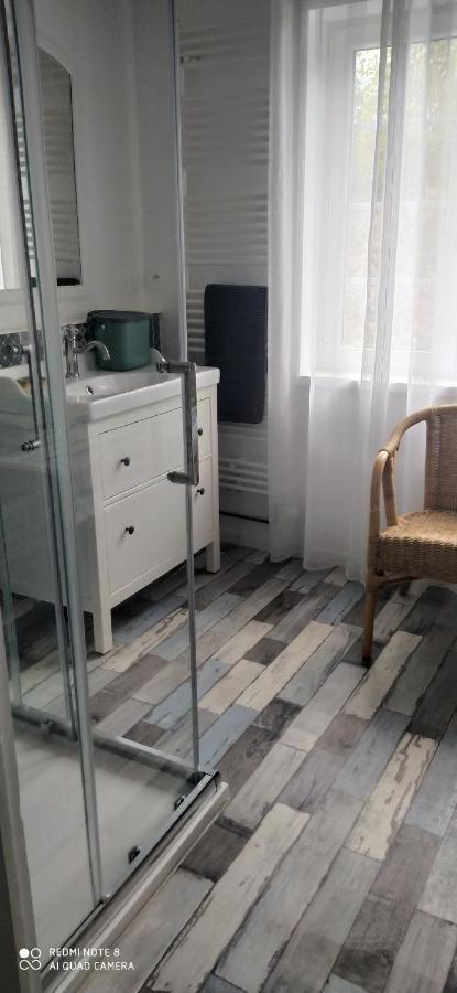 Logement Independant Attenant A Une Maison Dans Grand Jardin Retournac Esterno foto